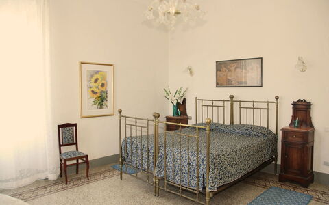 Fubbiano: Habitación, Mueble, Habitación, Propiedad, Cama, Marco De La Cama, Diseño De Interiores, Sábana, Casa, Suelo