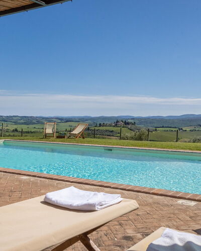 La Corte Di Campalli: Agua, Cielo, Edificio, Propiedad, Mueble, Planta, Azur, Piscina, Sombra, Encendiendo