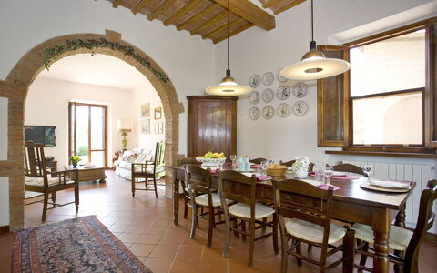 La Fonte: Habitación, Propiedad, Edificio, Diseño De Interiores, Mueble, Comedor, Techo, Casa, Mesa, Bienes Raíces