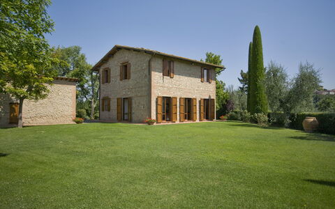 La Fonte: Propiedad, Casa, Césped, Hierba, Inmuebles, Casa, El Terreno Del Lote, Edificio, Casa De Campo, Bienes Raíces