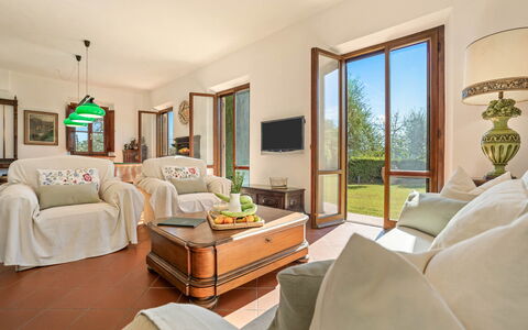 La Fonte: Mueble, Diseño De Interiores, Piso, Silla, Habitación, Mesa, Suelo, Sofá, Sala, Techo