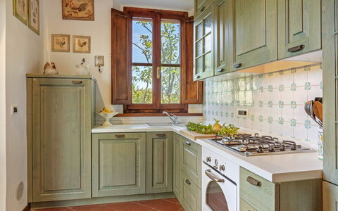 La Fonte: Madera, Diseño De Interiores, Cocina, Gabinetes, Casa, Piso, Mueble, Techo, Habitación, Alacena