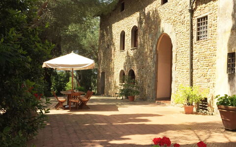 Malmantile: Propiedad, Edificio, Patio, Patio, Hacienda, Bienes Raíces, Casa, Inmuebles, Patio Interior, Paisajismo