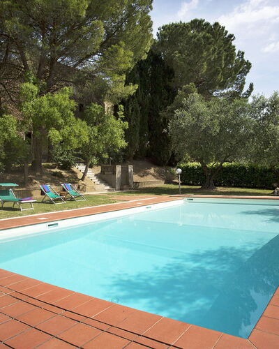 Malmantile: Piscina, Propiedad, Ocio, Hierba, Bienes Raíces, Casa, Patio Interior, Casa, Rectángulo, Árbol