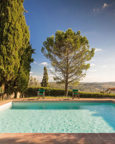 Pozza Di Volpaia: Agua, Cielo, Propiedad, Planta, Nube, Verde, Piscina, Naturaleza, Azur, Árbol
