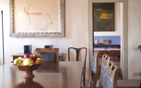 Ricavoli: Habitación, Propiedad, Mueble, Diseño De Interiores, Edificio, Techo, Haz, Casa, Mesa, Suelo