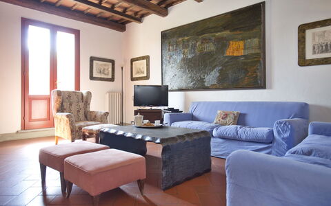 Ricavoli: Mueble, Habitación, Propiedad, Sala, Diseño De Interiores, Pared, Edificio, Habitación, Cama, Techo