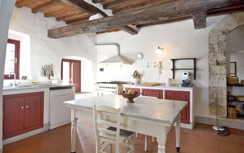 Ricavoli: Habitación, Propiedad, Mueble, Edificio, Cocina, Mostrador, Techo, Diseño De Interiores, Suelo, Casa