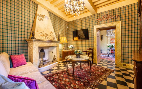 Villa Igea 13: Mueble, Decoración, Diseño De Interiores, Púrpura, Suelo, Piso, Edificio, Bienes Raíces, Sala, Casa