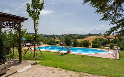 San Piero: Agua, Planta, Cielo, Nube, Piscina, Azur, Sombra, Árbol, Cuerpo De Agua, Ocio