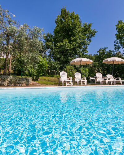 Il Laghetto: Agua, Planta, Cielo, Propiedad, Piscina, Árbol, Azur, Paisaje Natural, Ocio, Bienes Raíces