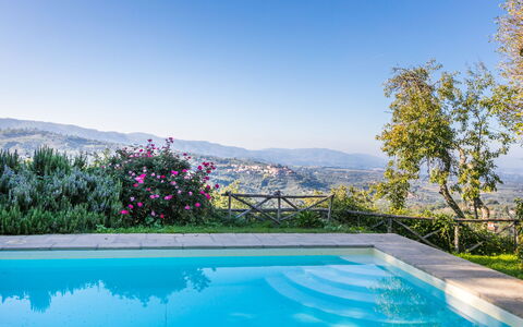 Belvedere: Agua, Cielo, Planta, Tiempo De Día, Piscina, Flor, Azur, Paisaje Natural, Árbol, Ocio