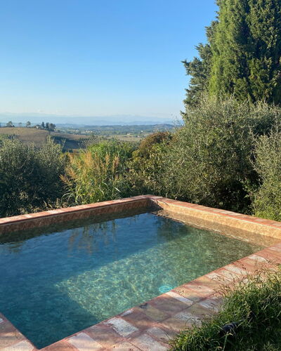 Torre di Meo: Agua, Propiedad, Cielo, Planta, Paisaje Natural, Hierba, Rectángulo, Árbol, Piscina, Paisaje