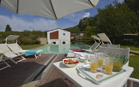 Villa San Lorenzo: Propiedad, Mesa, Mueble, Vacaciones, Habitación, Casa, Sombra, Diseño De Interiores, Patio Interior, Patio