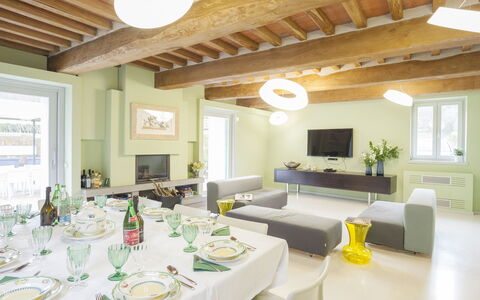 Villa San Lorenzo: Propiedad, Habitación, Diseño De Interiores, Edificio, Mueble, Techo, Comedor, Mesa, Sala, Casa