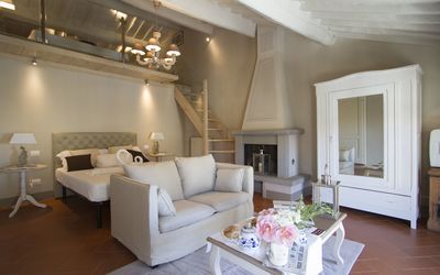 Wellness Suite Hammam: Sala, Habitación, Propiedad, Diseño De Interiores, Mueble, Techo, Edificio, Suelo, Casa, Pared