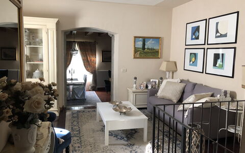 Villa Fusai: Habitación, Sala, Diseño De Interiores, Mueble, Propiedad, Edificio, Mesa, Casa, Suelo, Casa