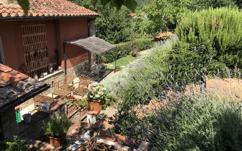 Villa Fusai: Propiedad, Yarda, Techo, Casa, Biome, Paisaje, Jardín, Edificio, Hierba, Patio Interior