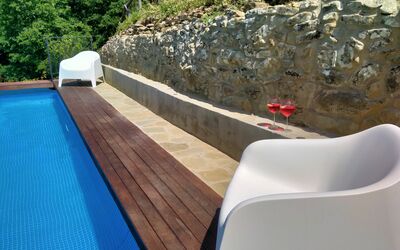 Villa Fusai: Piscina, Propiedad, Pared, Ocio, Diseño, Mueble Para Exteriores, Sunlounger, Mueble, Madera, Cubierta