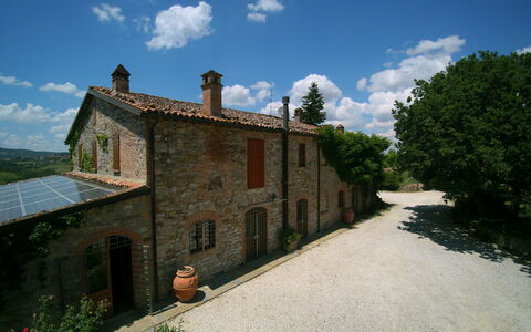 Villa Venanzo: Propiedad, Casa, Cielo, Edificio, Cabaña, Inmuebles, Árbol, Área Rural, Nube, Casa