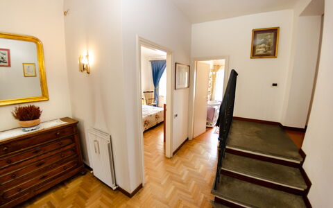 Sinidio: Habitación, Propiedad, Suelo, Edificio, Suelos De Madera, Casa, Madera Dura, Mueble, Diseño De Interiores, Bienes Raíces