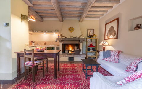 Casa Di Lilli: Mueble, Diseño De Interiores, Piso, Pared, Suelo, Sofá, Habitación, Madera, Sala, Techo