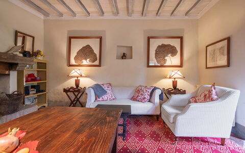 Casa Di Lilli: Mueble, Diseño De Interiores, Piso, Pared, Suelo, Sofá, Madera, Habitación, Techo, Sala