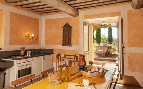 Lavacchio 14: Propiedad, Mesa, Mostrador, Madera, Diseño De Interiores, Gabinetes, Planta De Casa, Arquitectura, Sofá, Cocina