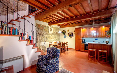 La Boutique del Cardinale: Edificio, Propiedad, Habitación, Diseño De Interiores, Techo, Haz, Desván, Casa, Mueble, Bienes Raíces