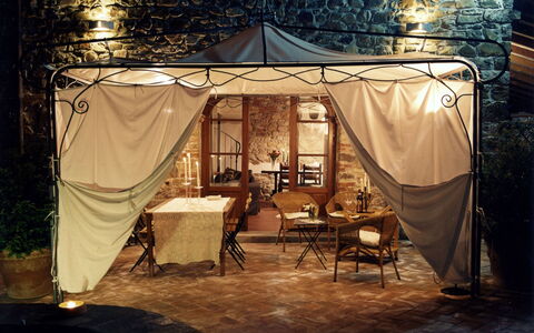 La Boutique del Cardinale: Mueble, Propiedad, Tienda, Planta, Silla, Sombra, Ocio, Tintes Y Sombras, Evento