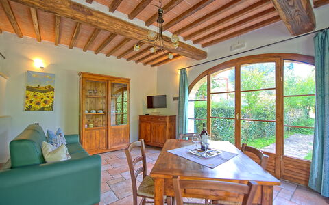 Borgo Mulignone: Propiedad, Habitación, Edificio, Casa, Bienes Raíces, Mueble, Cabaña, Casa, Techo, Diseño De Interiores