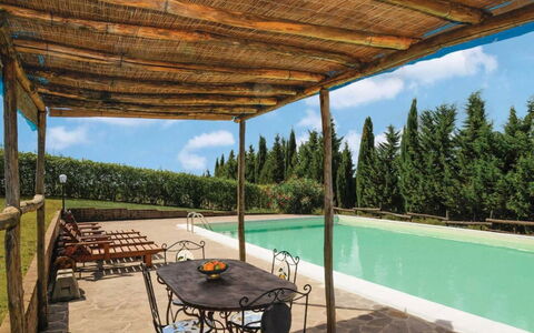 Villa Martina: Propiedad, Bienes Raíces, Casa, Edificio, Patio, Sombra, Casa, Habitación, Inmuebles, Porche