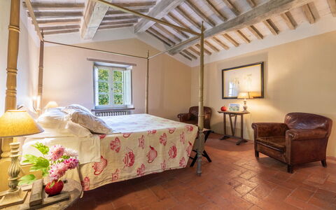 Casa Di Giulio: Mueble, Diseño De Interiores, Pared, Piso, Suelo, Techo, Madera, Cama, Habitación, Habitación