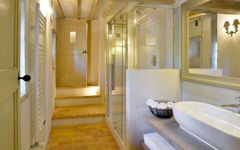 Casa Di Giulio: Diseño De Interiores, Piso, Suelo, Baño, Arreglo De Tubería, Techo, Encendiendo, Habitación, Plomería, Departamento