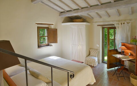 Casa Dell'ambasciatore: Mueble, Pared, Madera, Diseño De Interiores, Piso, Suelo, Techo, Casa, Habitación, Cama