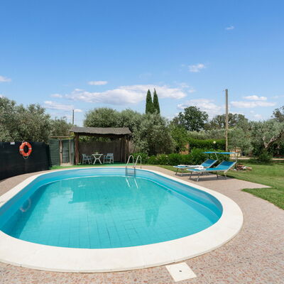 Villa Il Cipresso: Agua, Cielo, Nube, Planta, Propiedad, Piscina, Azur, Árbol, Cuerpo De Agua, Ocio