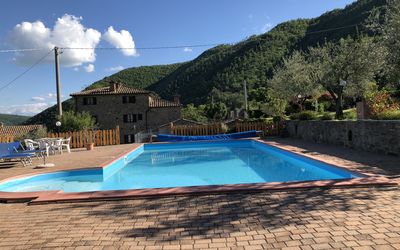 Agriturismo Cuiano: Piscina, Propiedad, Cielo, Agua, Casa, Vacaciones, Ocio, Bienes Raíces, Montaña, Árbol