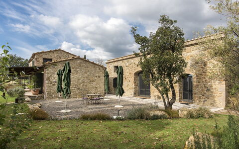 Sequerciani: Restos, Propiedad, Edificio, Arquitectura, Casa, Árbol, Área Rural, Inmuebles, Hierba, Iglesia