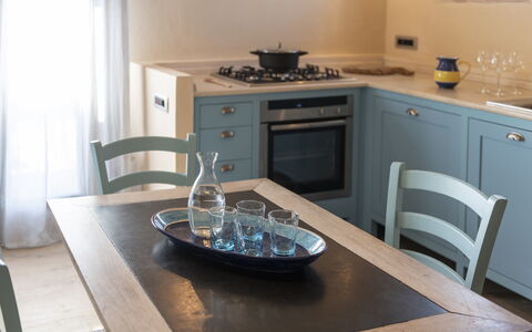 Sequerciani: Mostrador, Propiedad, Habitación, Mueble, Cocina, Diseño De Interiores, Mesa, Gabinetes, Suelo, Casa