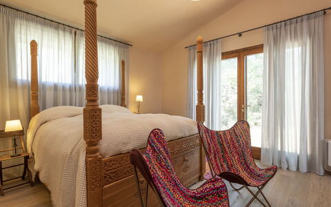 Sequerciani: Habitación, Habitación, Mueble, Cama, Propiedad, Diseño De Interiores, Suite, Cortina, Marco De La Cama, Edificio