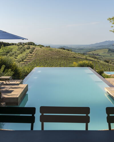 Sequerciani: Piscina, Propiedad, Arquitectura, Árbol, Casa, Bienes Raíces, Ocio, Edificio, Vacaciones, Sombra