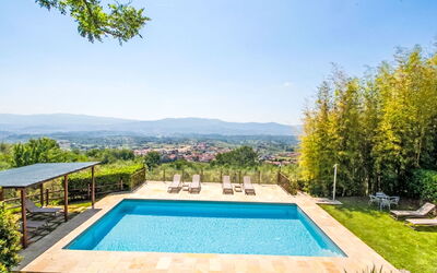 Reggello 867: Piscina, Azul, Recurso, Eco Hotel, Jardín, Sombra, Ocio, Mueble Para Exteriores, Paisajismo, Fuente De Agua