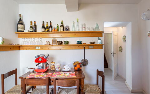 Casa Alice: Habitación, Estante, Mueble, Propiedad, Diseño De Interiores, Casa, Cocina, Estantería, Edificio, Suelo