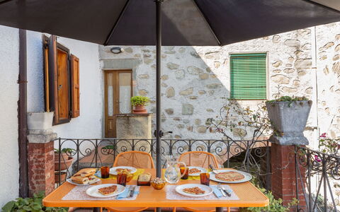 Casa Alice: Propiedad, Habitación, Mesa, Casa, Edificio, Mueble, Diseño De Interiores, Bienes Raíces, Casa, Patio