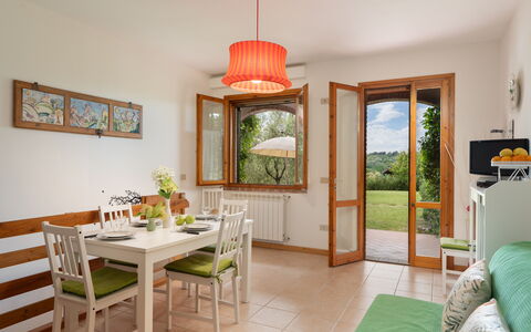 Calanchi Apartments: Mueble, Diseño De Interiores, Madera, Mesa, Piso, Silla, Habitación, Casa, Comedor, Encendiendo