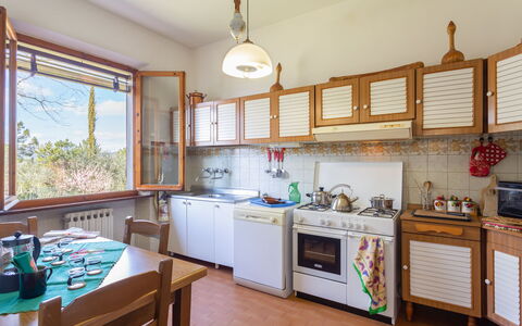 Villa Campiglia: Habitación, Propiedad, Edificio, Cocina, Mueble, Bienes Raíces, Casa, Diseño De Interiores, Gabinetes, Casa