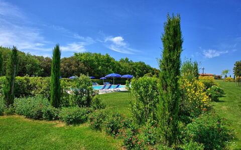 La Rimessa: Paisaje Natural, Naturaleza, Verde, Cielo, Vegetación, Árbol, Propiedad, El Terreno Del Lote, Jardín, Entorno Natural