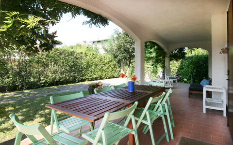 Villa Del Forte: Propiedad, Edificio, Bienes Raíces, Casa, Mueble, Habitación, Mesa, Villa, Porche, Patio