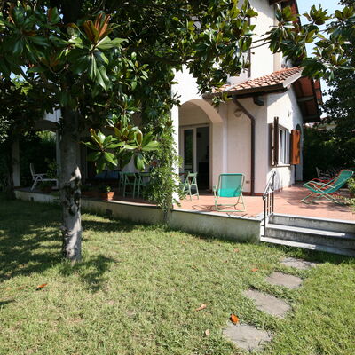 Villa Del Forte: Propiedad, Casa, Casa, Edificio, Bienes Raíces, Arquitectura, Yarda, Árbol, Cabaña, Villa