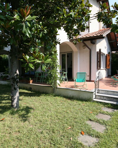 Villa Del Forte: Propiedad, Casa, Casa, Edificio, Bienes Raíces, Arquitectura, Yarda, Árbol, Cabaña, Villa